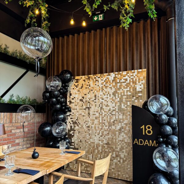 cekinowa scianka na 18 urodziny