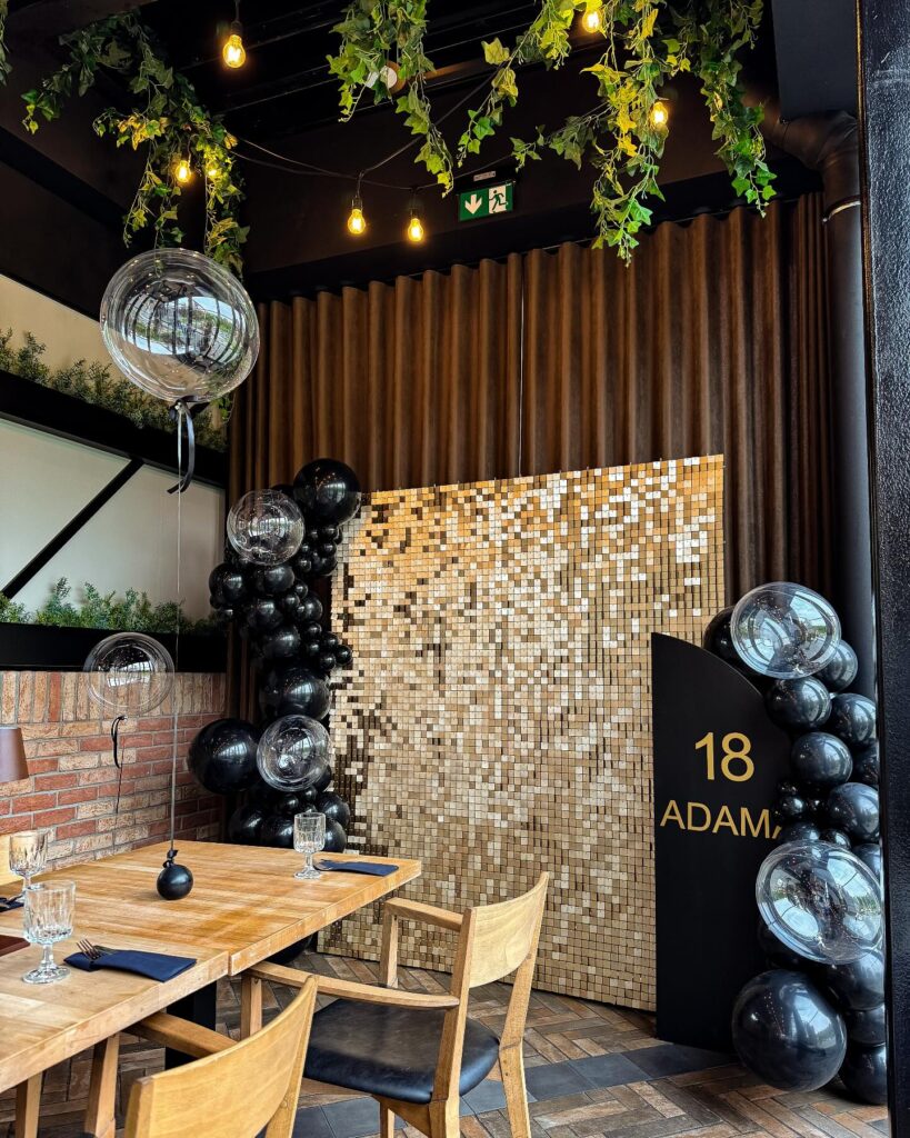 cekinowa scianka na 18 urodziny